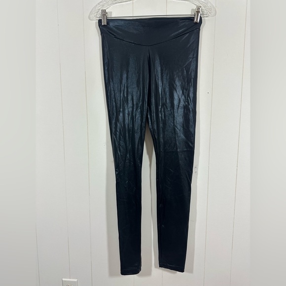 NWT HUE Body Gloss Moto Leggings Black Women’s Size M MSRP $58 - Picture 1 of 7